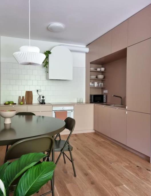 Apartment Zwirn, Free Parking, 24/7 Access Bratislava Esterno foto