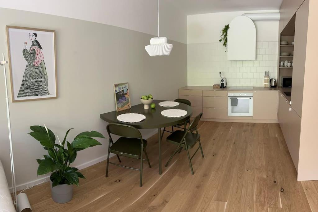 Apartment Zwirn, Free Parking, 24/7 Access Bratislava Esterno foto