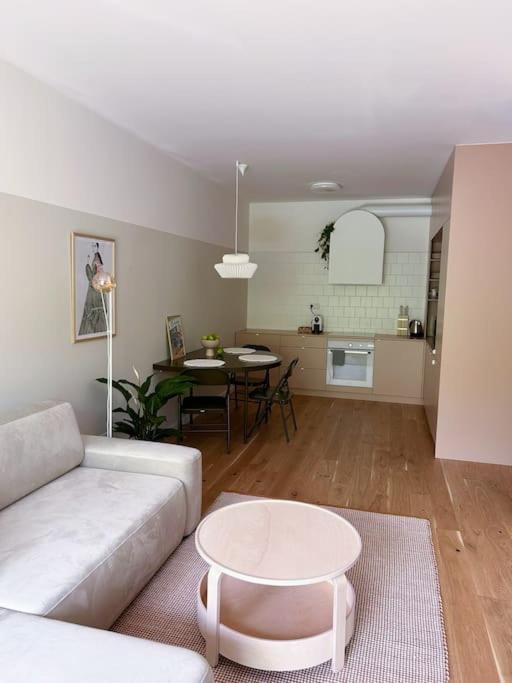 Apartment Zwirn, Free Parking, 24/7 Access Bratislava Esterno foto
