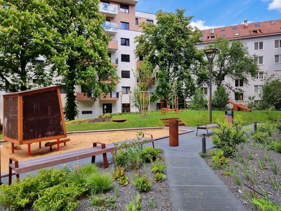 Apartment Zwirn, Free Parking, 24/7 Access Bratislava Esterno foto
